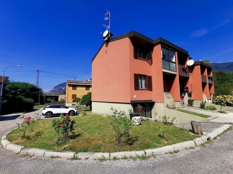 CASA DI TESTA TRICAMERE BISERVIZI CON GIARDINO FR. CARNIA Venzone