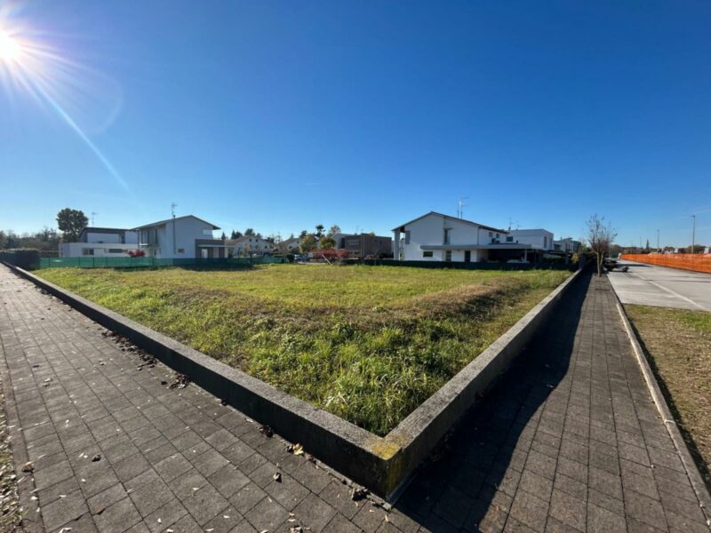 TERRENO EDIFICABILE DALLA FORMA RGOLARE E BELLA VISTA APERTA Codroipo