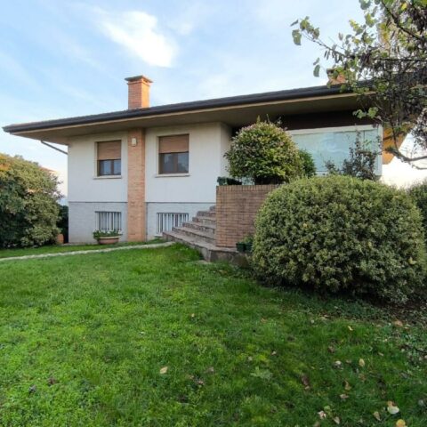 AMPIA, LUMINOSA E INDIPENDENTE: UNA VILLA TUTTA DA VIVERE! Codroipo