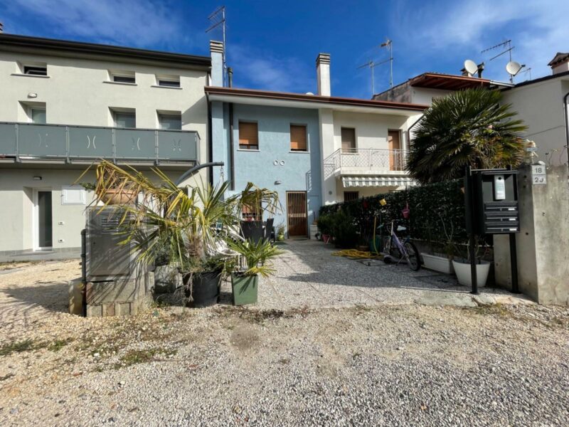 Proprietà con casa affittata e dépendance Precenicco