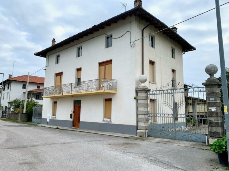 ACCOGLIENTE CASA FRIULANA CON CINQUE CAMERE San Daniele del Friuli