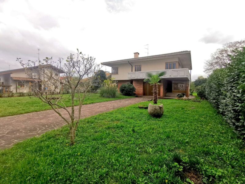 CASA INDIPENDENTE TRICAMERE CON GIARDINO PIANTUMATO Osoppo