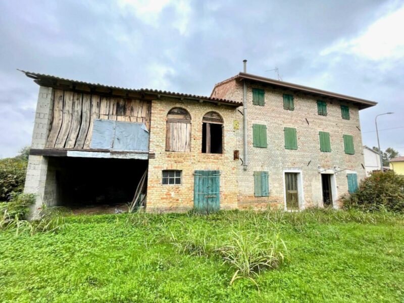 ABITAZIONE DA RISTRUTTURARE CON TERRENO EDIFICABILE Sesto al Reghena