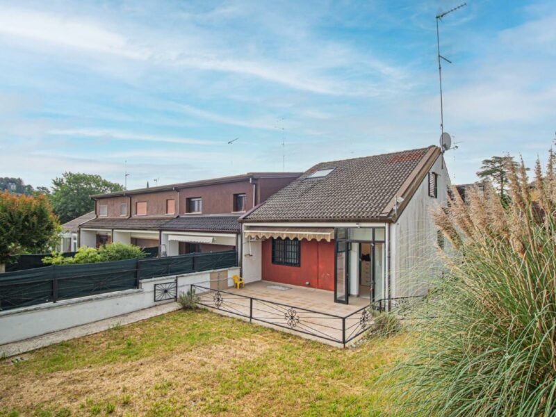 CASA A SCHIERA CON GIARDINO VICINANZA CENTRO Tricesimo