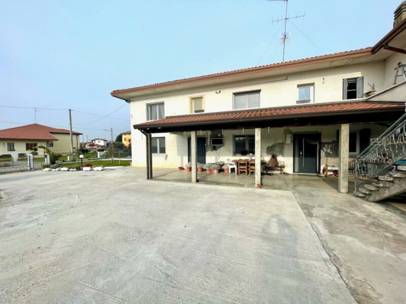 CASA RISTRUTTURATA  CON GIARDINO E TERRENO Pordenone