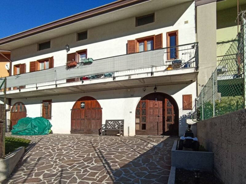 CASA DI TESTA CON GIARDINO E CORTE ESCLUSIVI VISTA PANORAMICA  FR. SOMPLAGO Cavazzo Carnico