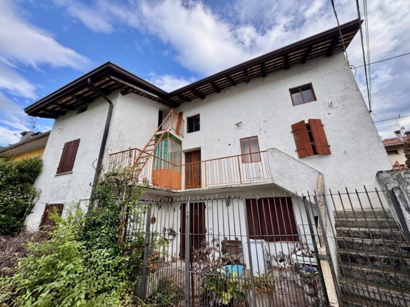 CASA DI TESTA CON GARAGE E DEPOSITO – DA RINNOVARE Remanzacco