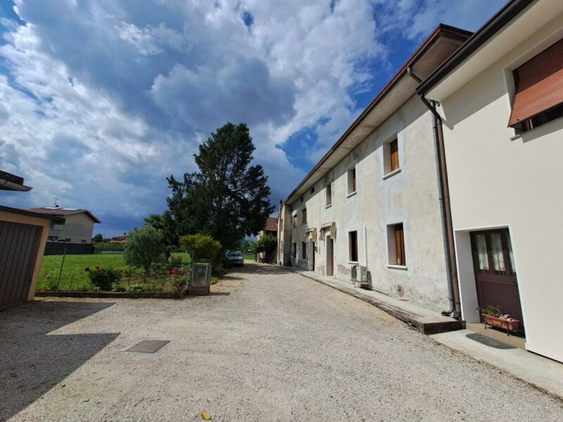 CASA TRICAMERE PARZIALMENTE RISTRUTTURATA Fiume Veneto