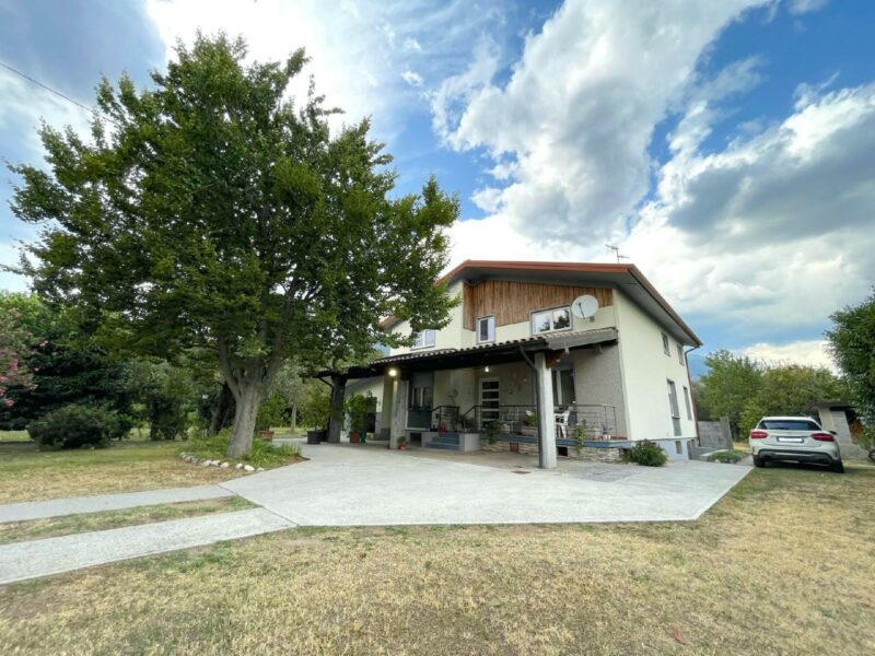 VILLA INDIPENDENTE TRICAMERE CON AMPIO GIARDINO Gemona del Friuli
