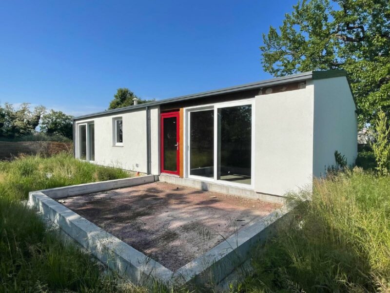 VILLA SINGOLA IMMERSA NEL VERDE – moderna e versatile! Casarsa della Delizia
