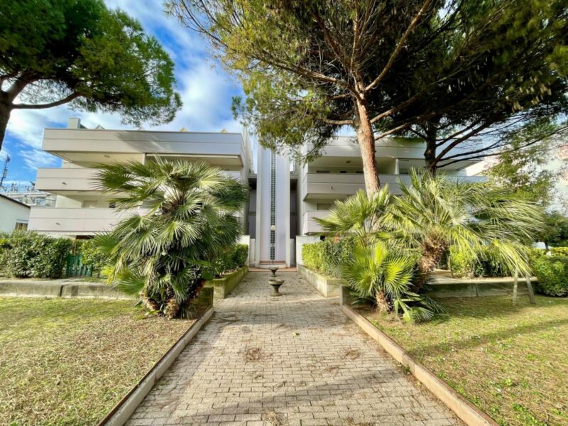 INTROVABILE APPARTAMENTO BICAMERE CON GIARDINO E INGRESSO INDIPENDENTE Lignano Sabbiadoro