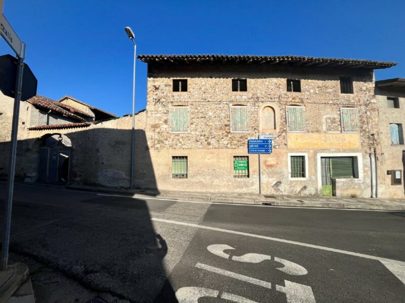 CASA RUSTICA PLURICAMERE CON CORTE E PERTINENZE Fagagna