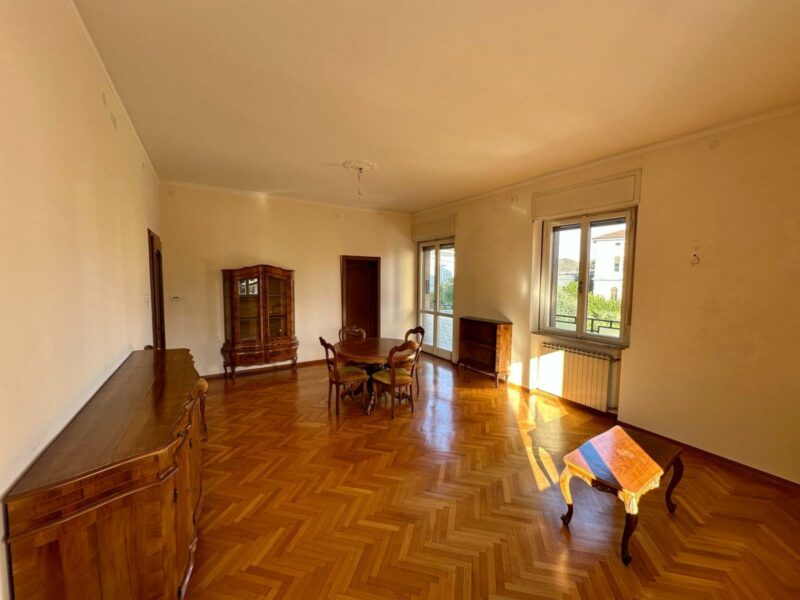 AMPIO E LUMINOSO APPARTAMENTO BICAMERE ESPOSTO SU 4 LATI Gorizia