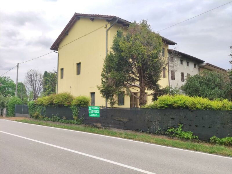 Spazioso terracielo perfetto per due famiglie Sacile