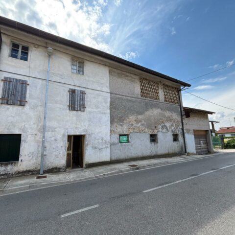 CASA CON GIARDINO IN CENTRO Gonars
