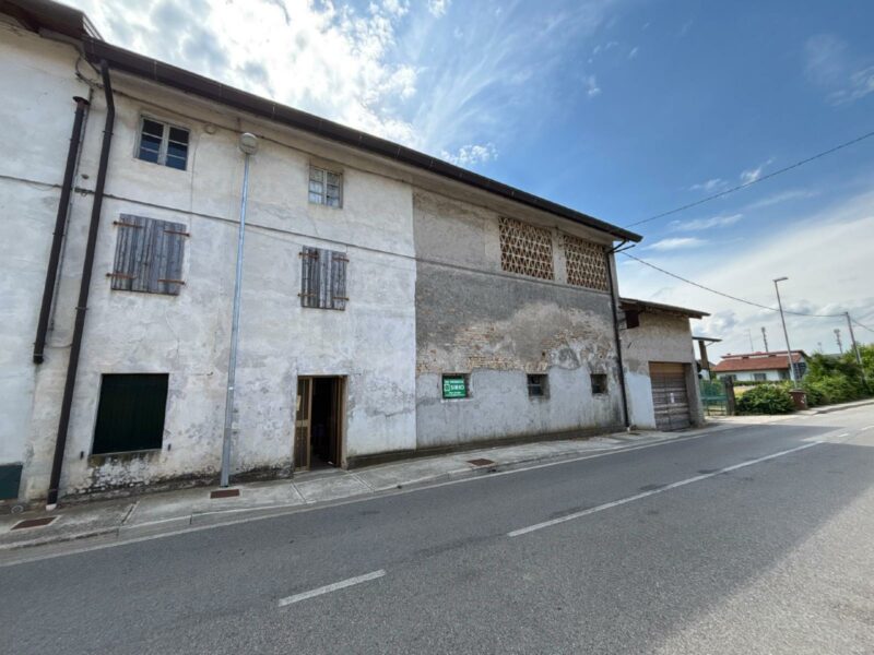 CASA CON GIARDINO IN CENTRO Gonars