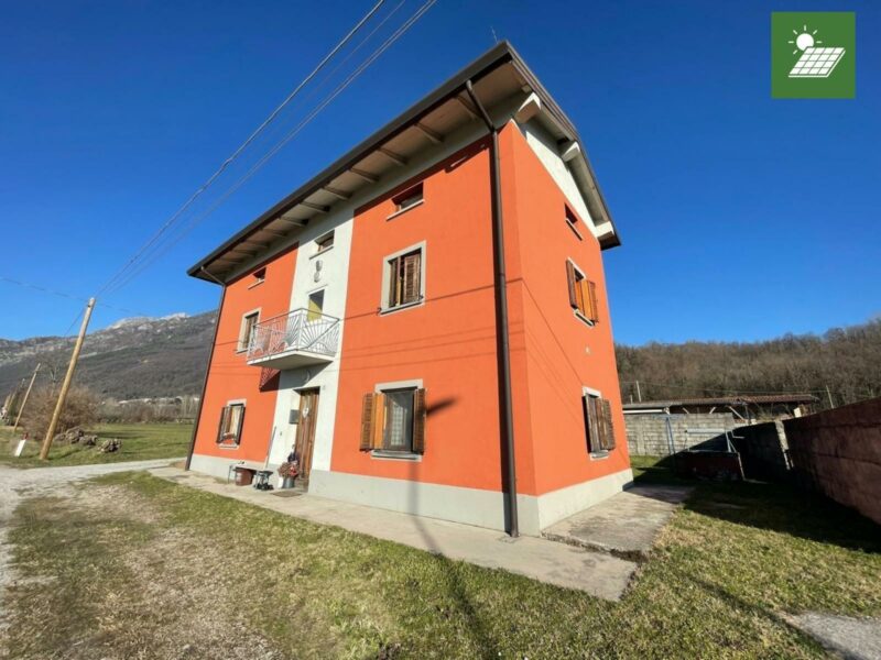 SPAZIOSA CASA INDIPENDENTE CON DEPOSITO E TERRENI AGRICOLI Artegna