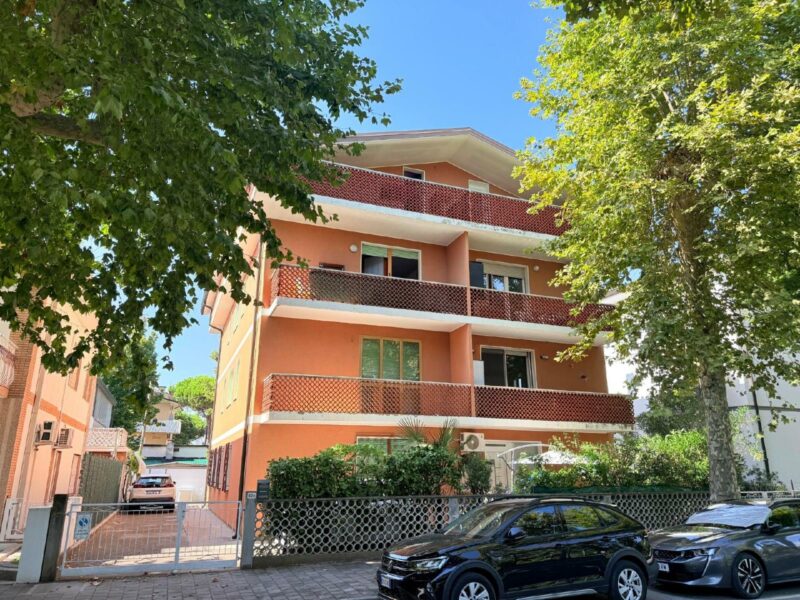Zona Minigolf: grande bilocale ristrutturato con posto auto Lignano Sabbiadoro