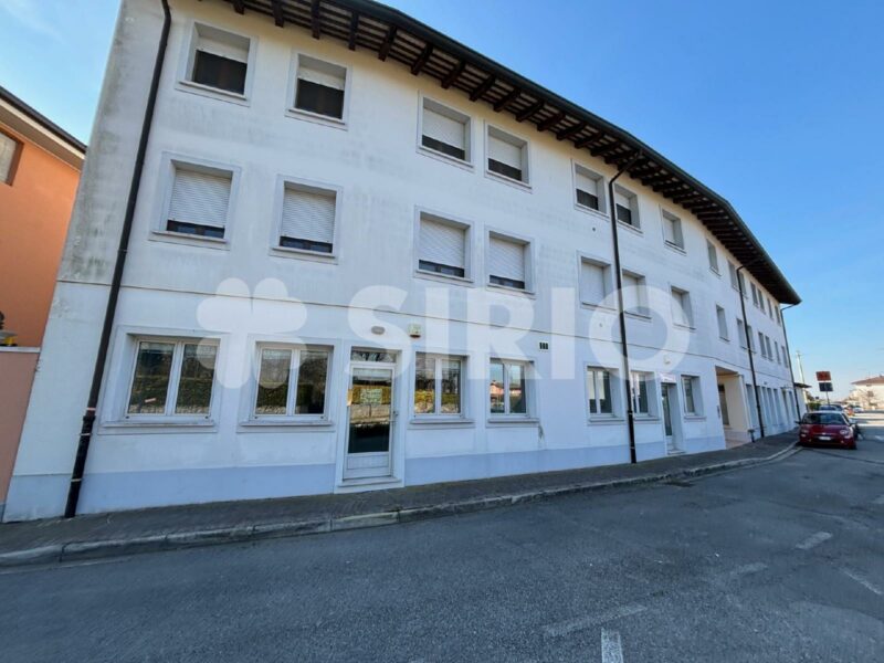 SPAZIO COMMERCIALE VETRINATO San Giorgio di Nogaro