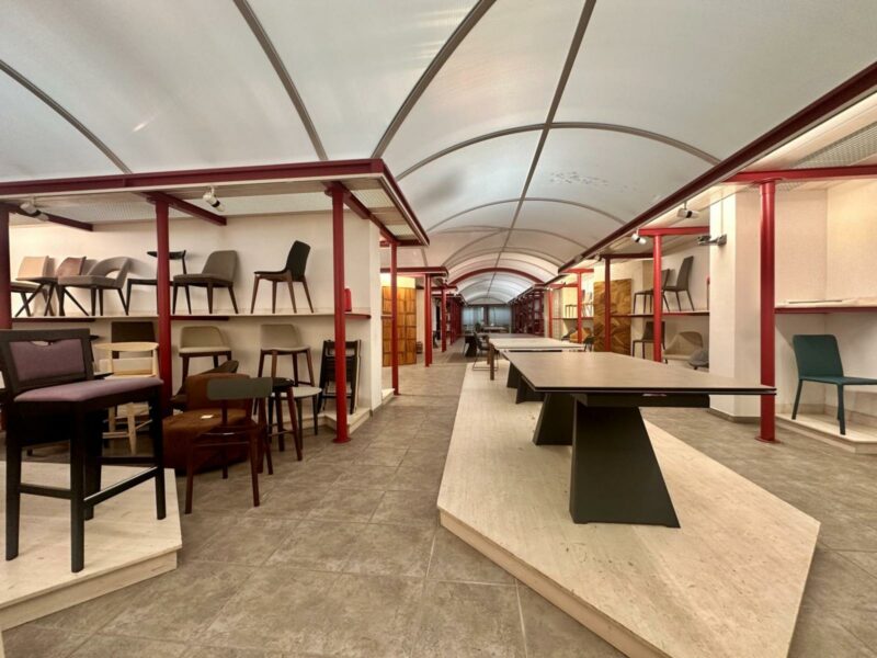 MAGAZZINO USO SHOWROOM Manzano