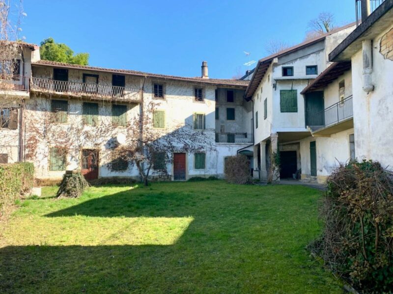 CASA DI TESTA CON EDIFICIO AL GREZZO Castelnovo del Friuli