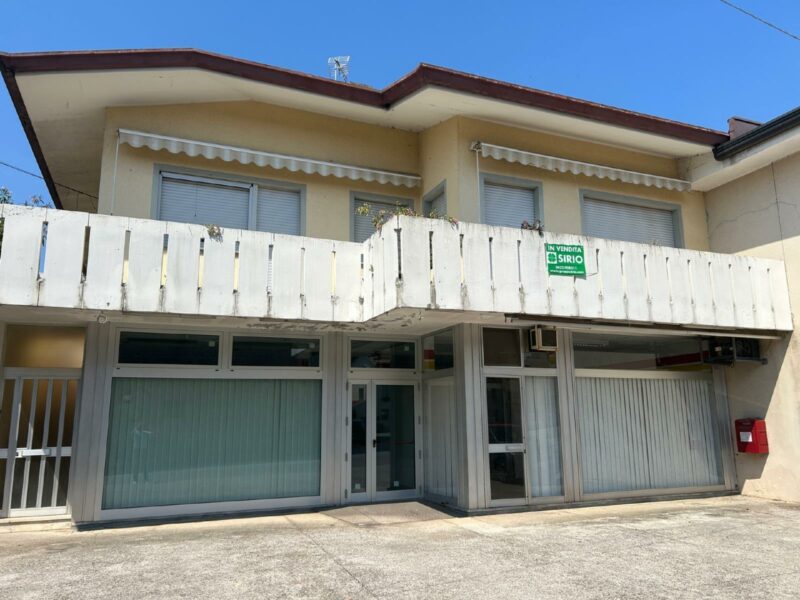COMPLESSO IMMOBILIARE COMPOSTO DA LOCALE COMMERCIALE, SOVRASTANTE  APPARTAMENTO E ANNESSO DEPOSITO. Sedegliano