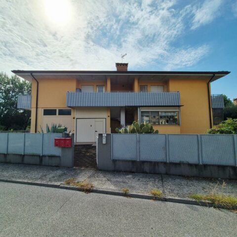 appartamento monocamera con giardino privato, garage e cantina Codroipo