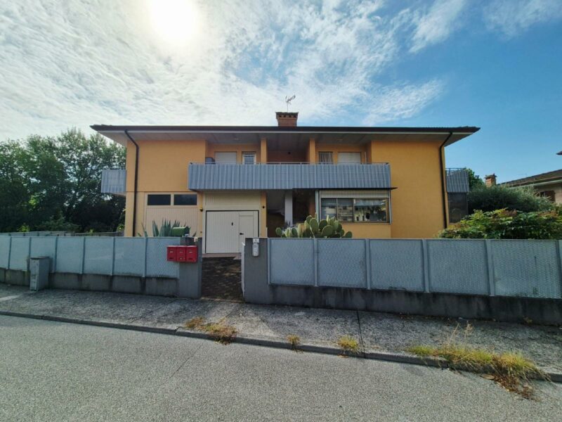 appartamento monocamera con giardino privato, garage e cantina Codroipo