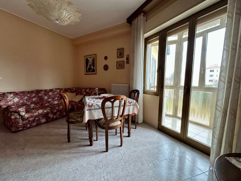 LUMINOSO APPARTAMENTO BICAMERE ALL’ULTIMO PIANO – CON CANTINA E GARAGE! Gorizia