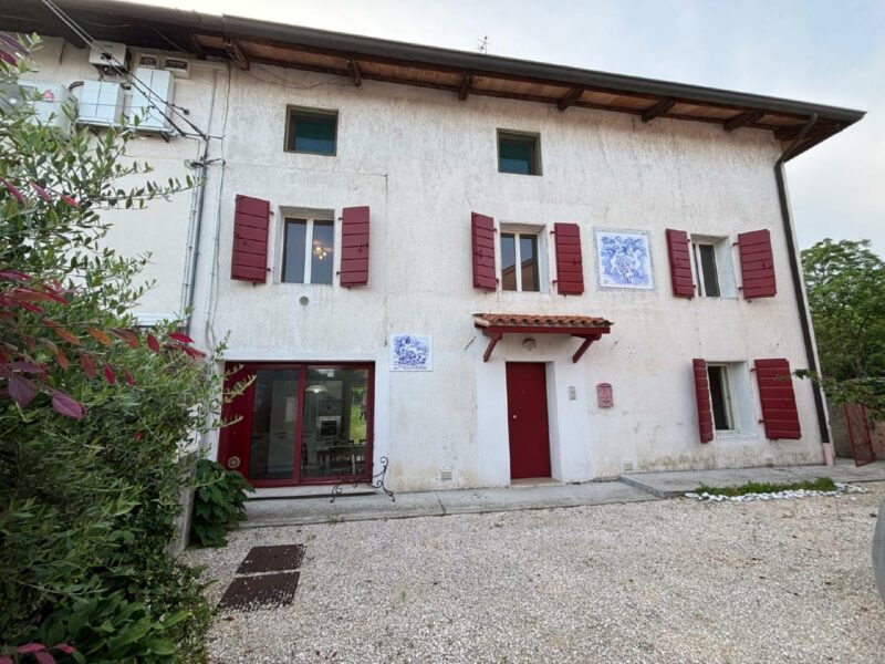 Una casa immersa nella natura con grandi spazi e tante possibilità Pocenia