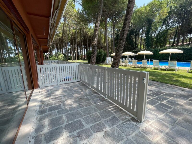Lignano Pineta, esclusivo bicamere ristrutturato con piscina a pochi passi dal mare Lignano Riviera
