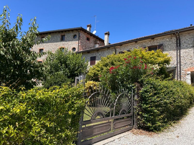ELEGANTE CASALE RISTRUTTURATO CON GIARDINO PRIVATO E FINITURE DI DESIGN Basiliano