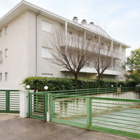 AMPIO APPARTAMENTO MONOCAMERA CON GARAGE, CANTINA E TERRAZZO Ronchi dei Legionari