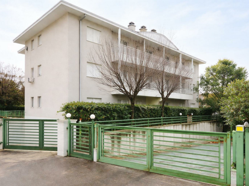 AMPIO APPARTAMENTO MONOCAMERA CON GARAGE, CANTINA E TERRAZZO Ronchi dei Legionari