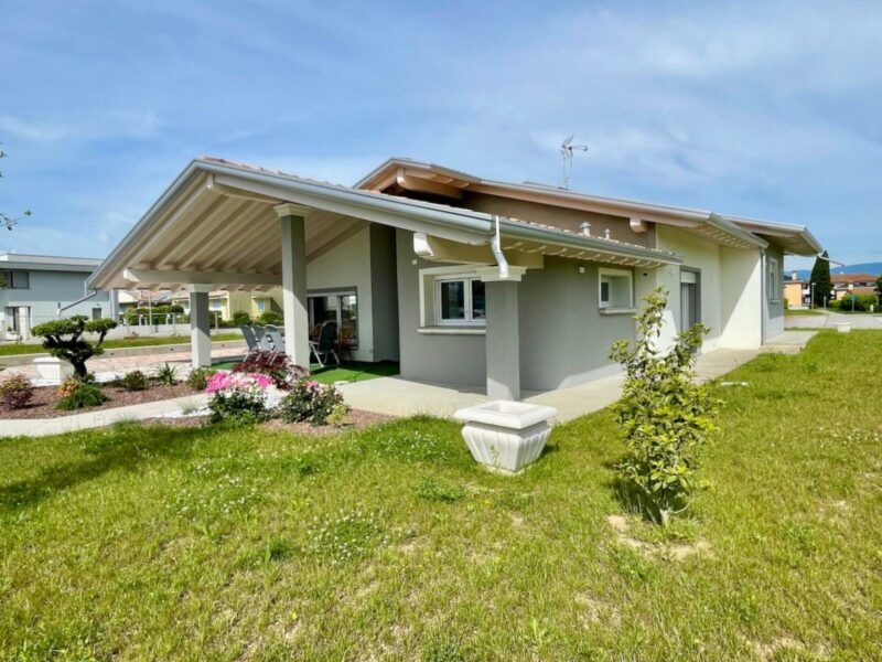 MERAVIGLIOSA VILLA BICAMERE: dettagli eleganti e impiantistica d’avanguardia! Azzano Decimo