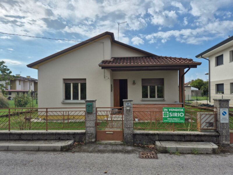 Indipendenza, giardino e tranquillità: villetta su unico livello con dependance Codroipo