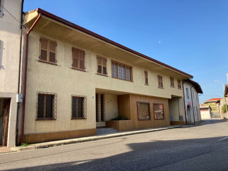 CASA DI AMPIA METRATURA CON SPAZI VERSATILI  E GIARDINO  – IN CENTRO Talmassons