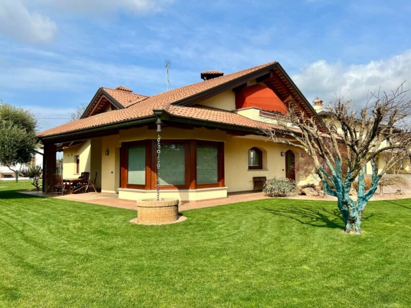 VILLA SINGOLA CON DEPENDANCE San Giovanni al Natisone