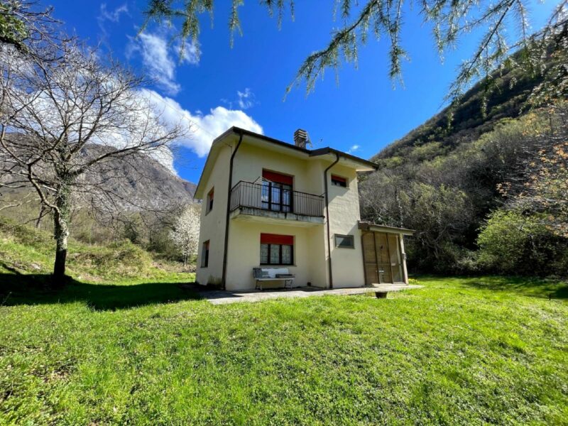 CASA INDIPENDENTE TRICAMERE CON GARDINO FR. SANTA CATERINA Venzone