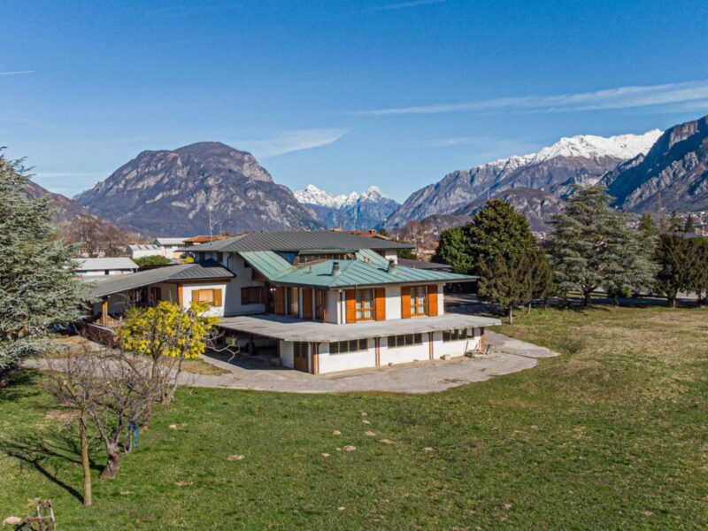 AMPIA VILLA INDIPENDENTE CON SCOPERTO PIANTUMATO E RECINTATO Gemona del Friuli