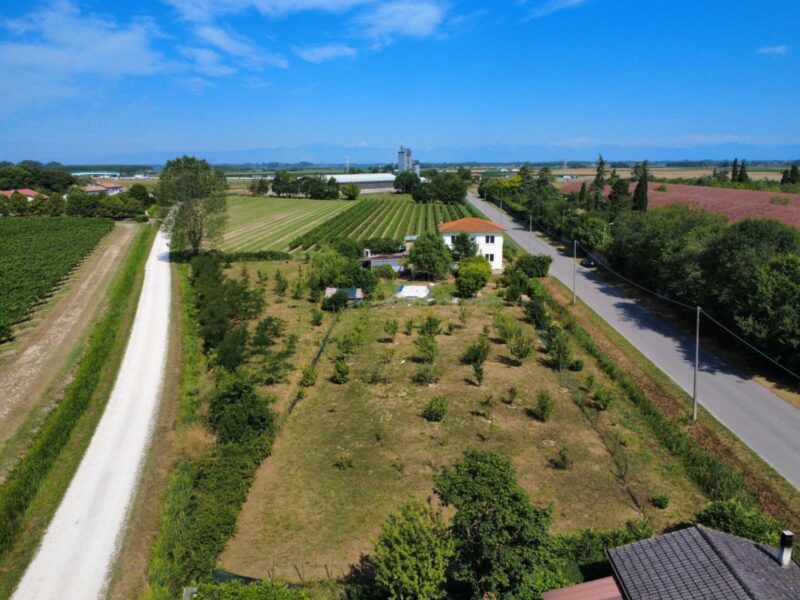 CASA INDIPENDENTE CON 4.000 MQ DI TERRENO PRIVATO Palazzolo dello Stella