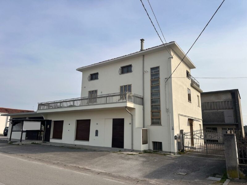 FABBRICATO CON 3 APPARTAMENTI – INVESTIMENTO IMPERDIBILE! Codroipo