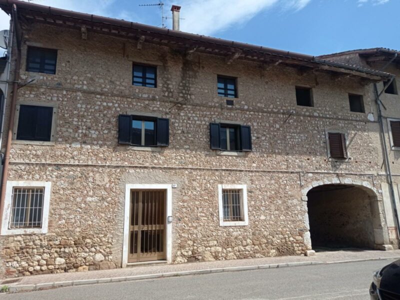 CASA STORICA CON FACCIATA IN SASSO – A POCHI KM DA UDINE! Pozzuolo del Friuli