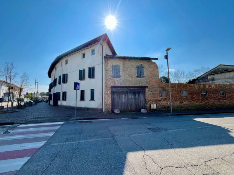 ABITAZIONE PLURICAMERE: pronta a diventare una casa unica, ricca di storia e possibilità! Chions