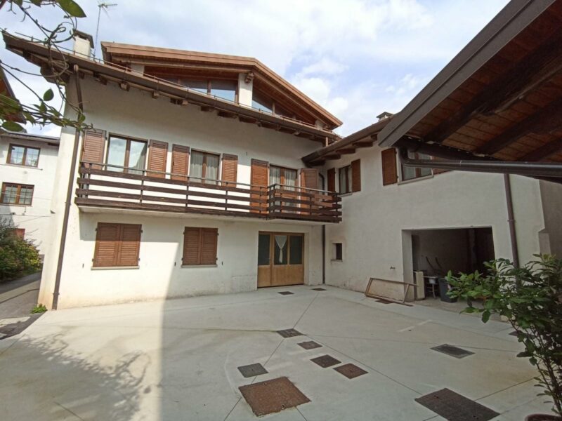 CASA INDIPENDENTE CON GIARDINO E SOFFITTA AL GREZZO – POTENZIALE BIFAMILIARE! Socchieve