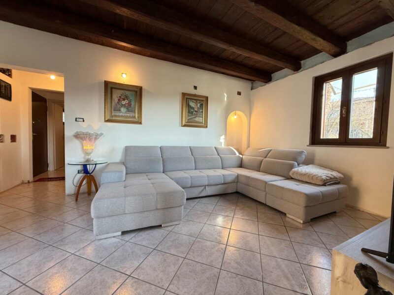 Casale indipendente ristrutturato con giardino Pocenia