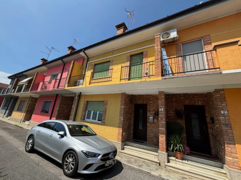 CASA IN LINEA CON GIARDINO DI PROPRIETA’! – ABITABILE DA SUBITO San Giorgio di Nogaro