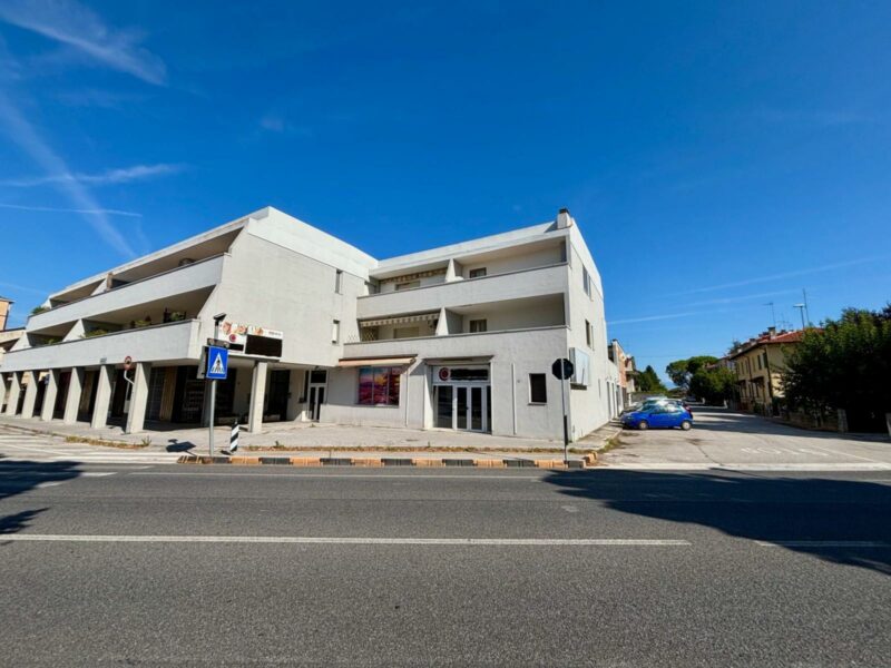 SPAZIO COMMERCIALE DI PRESTIGIO IN CENTRO: investimento versatile e redditizio! Casarsa della Delizia