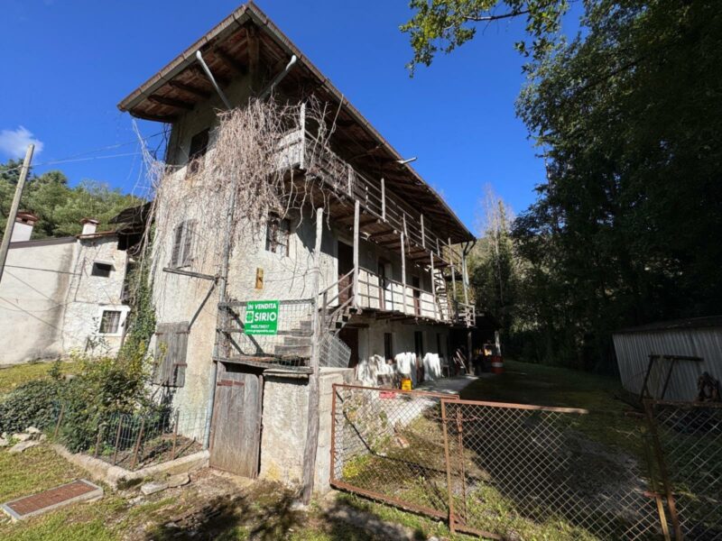 CASA DA RISTRUTTURARE COMPLETAMENTE – AMPIA METRATURA – SCOPERTO Torreano