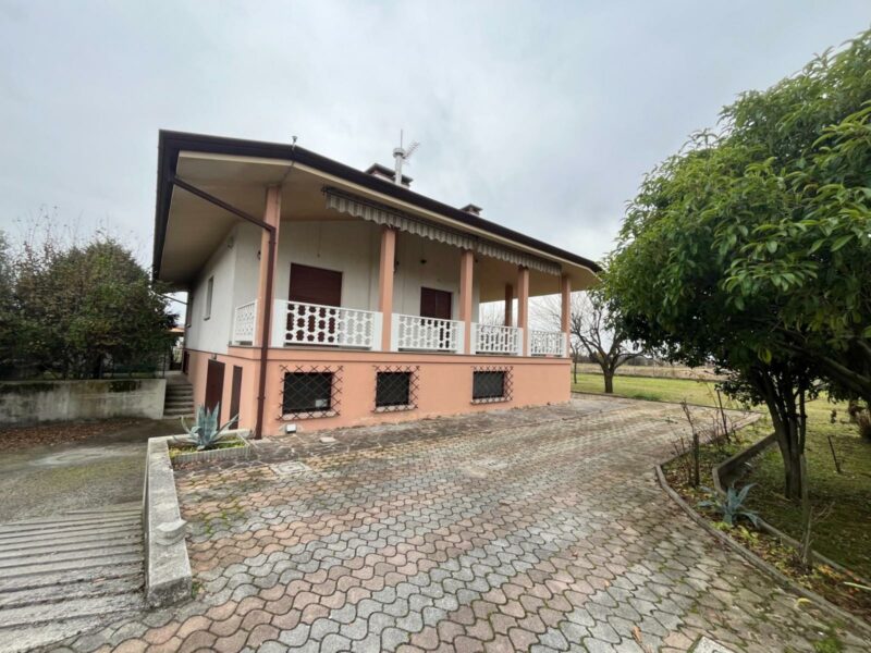 VILLA INDIPENDENTE SU LOTTO DI 1400 MQ – SPAZI AMPI, COMFORT E PRIVACY Pasian di Prato
